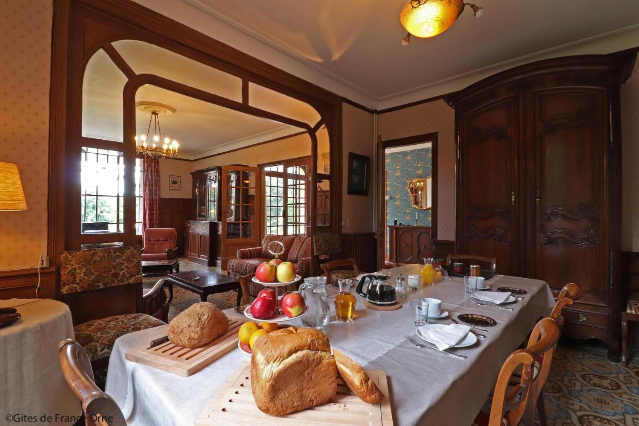 Bed and Breakfast Domaine Des Thomins Cisai-Saint-Aubin Exterior foto