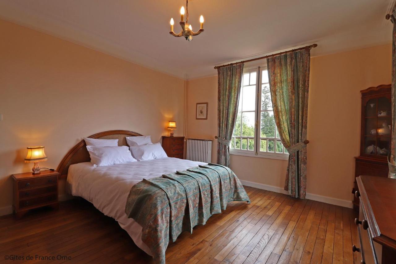Bed and Breakfast Domaine Des Thomins Cisai-Saint-Aubin Exterior foto