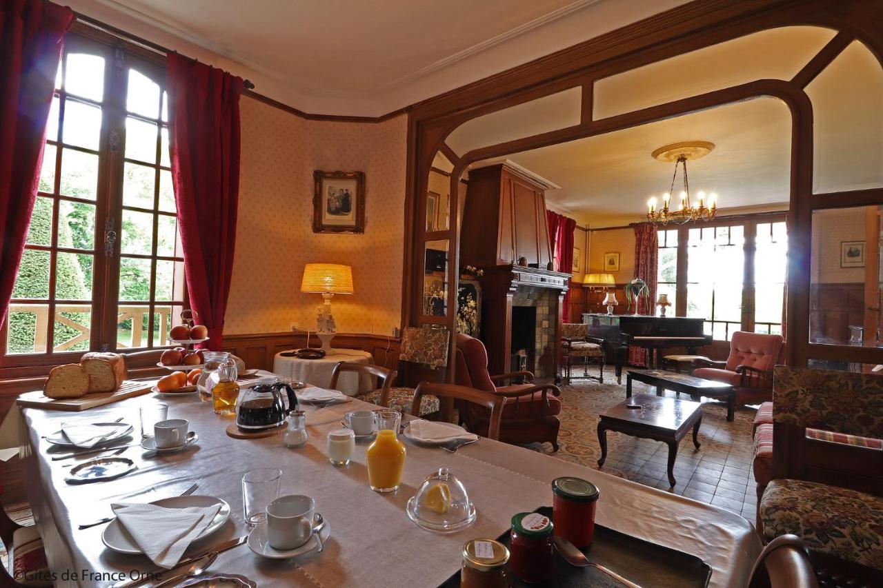 Bed and Breakfast Domaine Des Thomins Cisai-Saint-Aubin Exterior foto