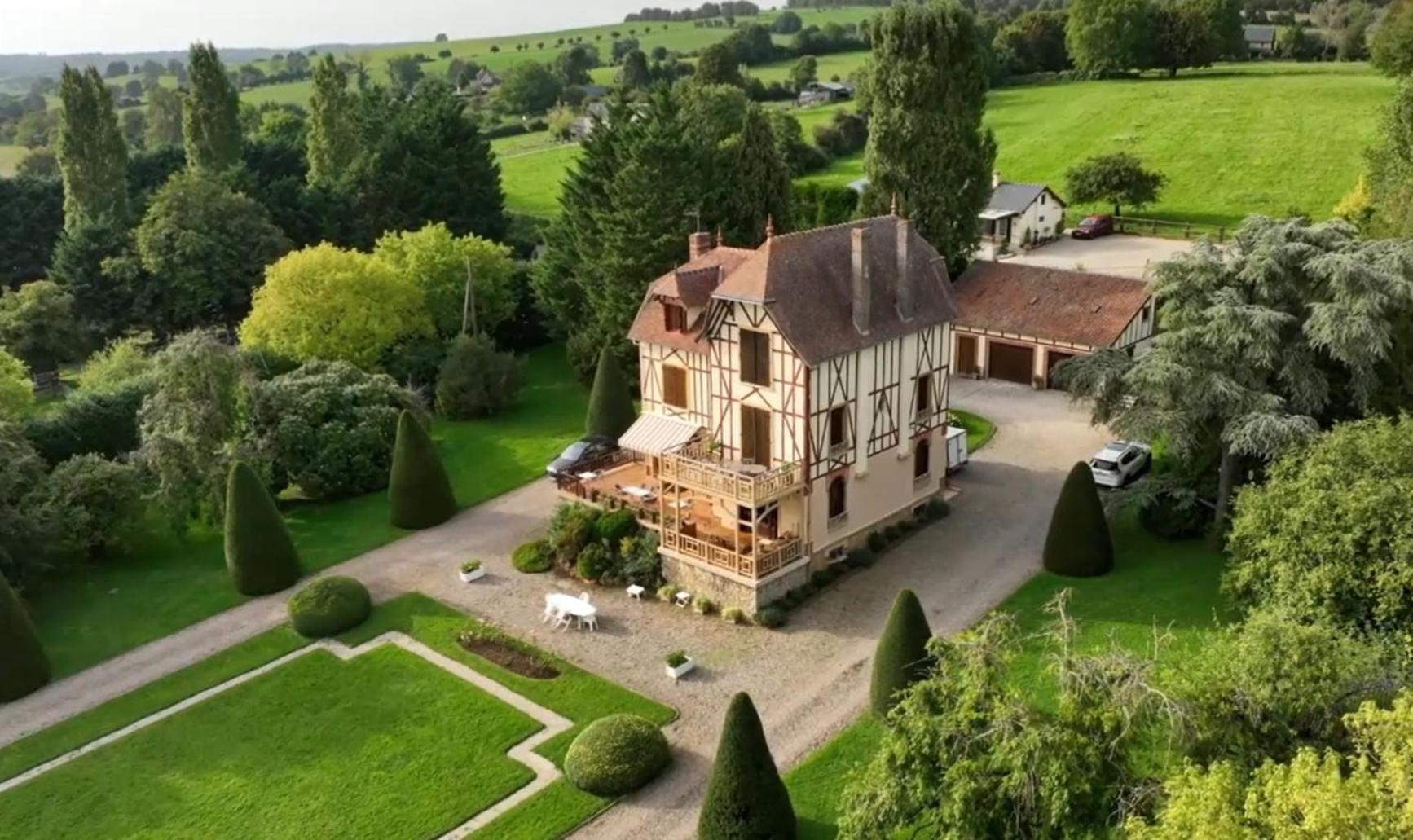 Bed and Breakfast Domaine Des Thomins Cisai-Saint-Aubin Exterior foto