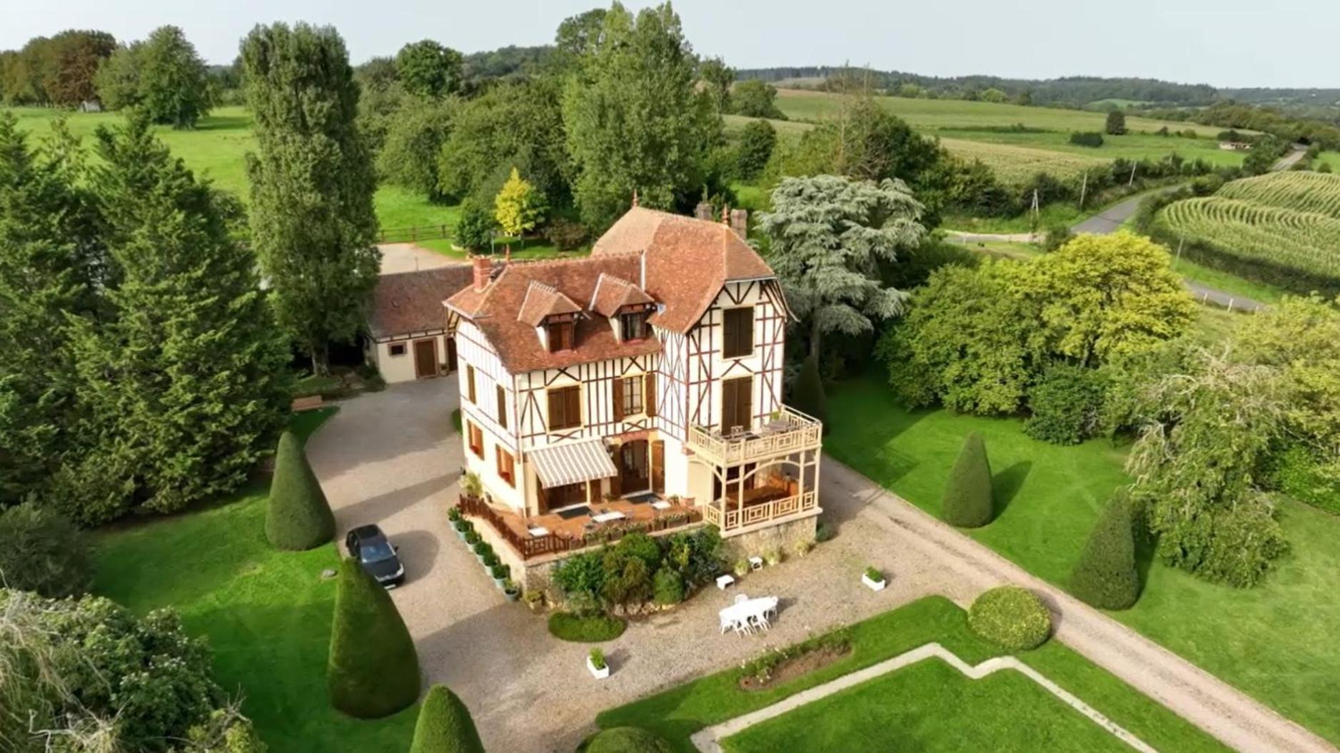 Bed and Breakfast Domaine Des Thomins Cisai-Saint-Aubin Exterior foto